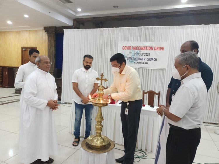 Actor Kunchacko Boban inaugurated a vaccine drive at Little Flower Church Elamkulam in association with Aster medicity.