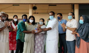 Rotary Club of Cochin Global empowers students with 33 smartphones for online classes
